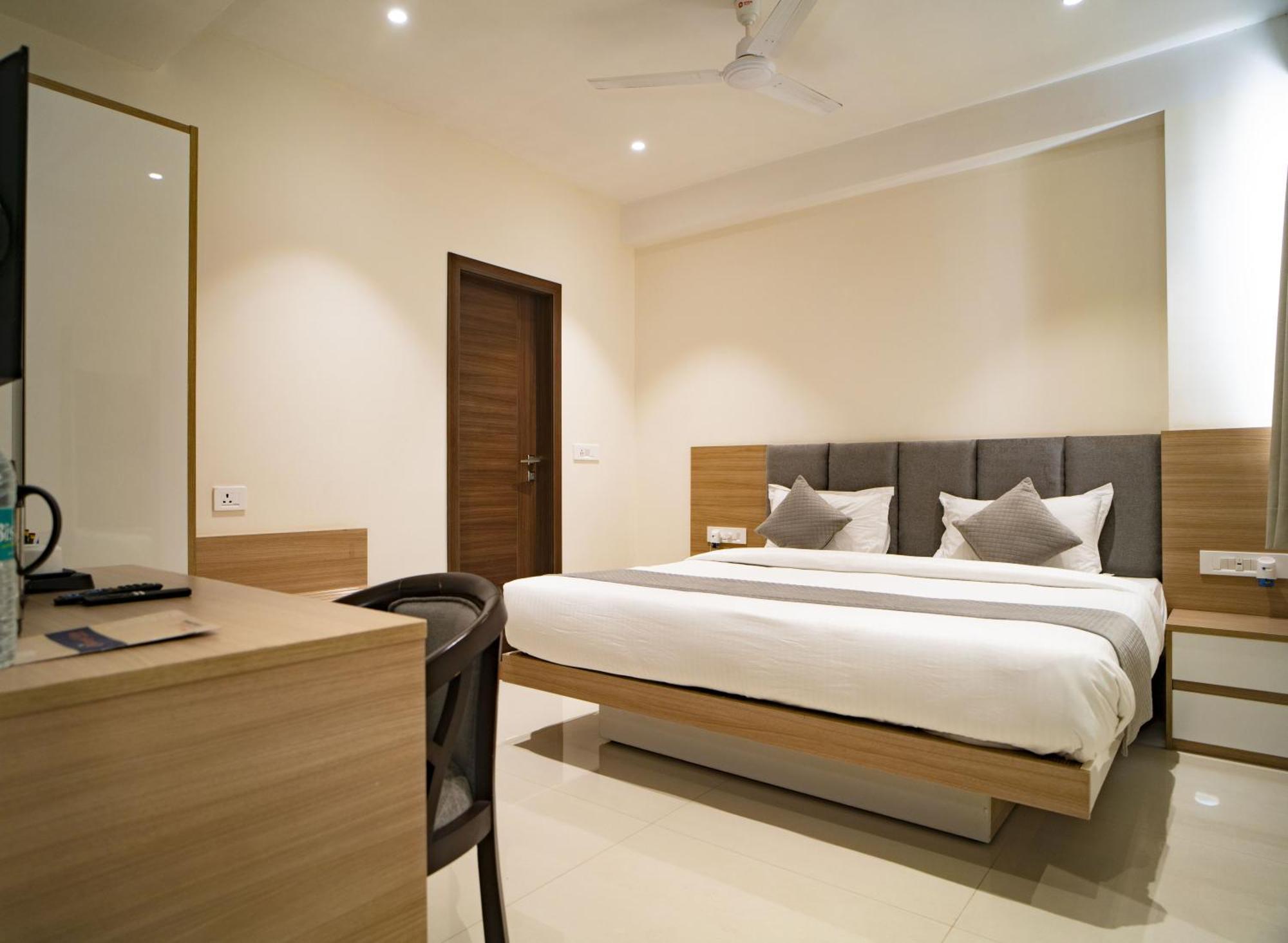 The Mangal View Residency - A Luxury Boutique Business Hotel อุเดเปอร์ ภายนอก รูปภาพ