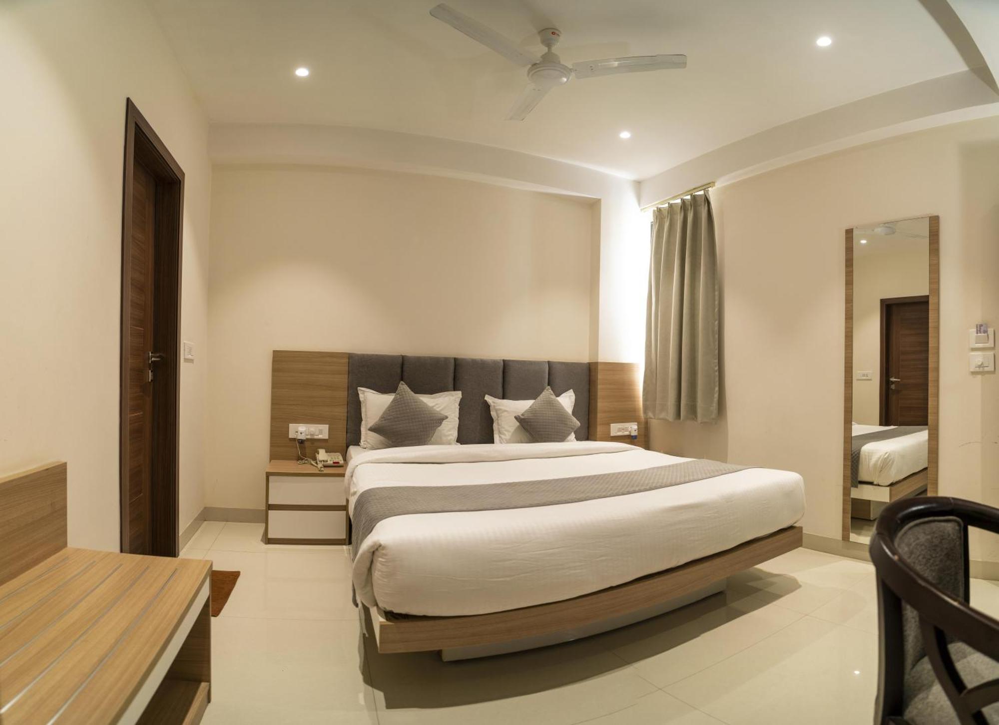 The Mangal View Residency - A Luxury Boutique Business Hotel อุเดเปอร์ ภายนอก รูปภาพ