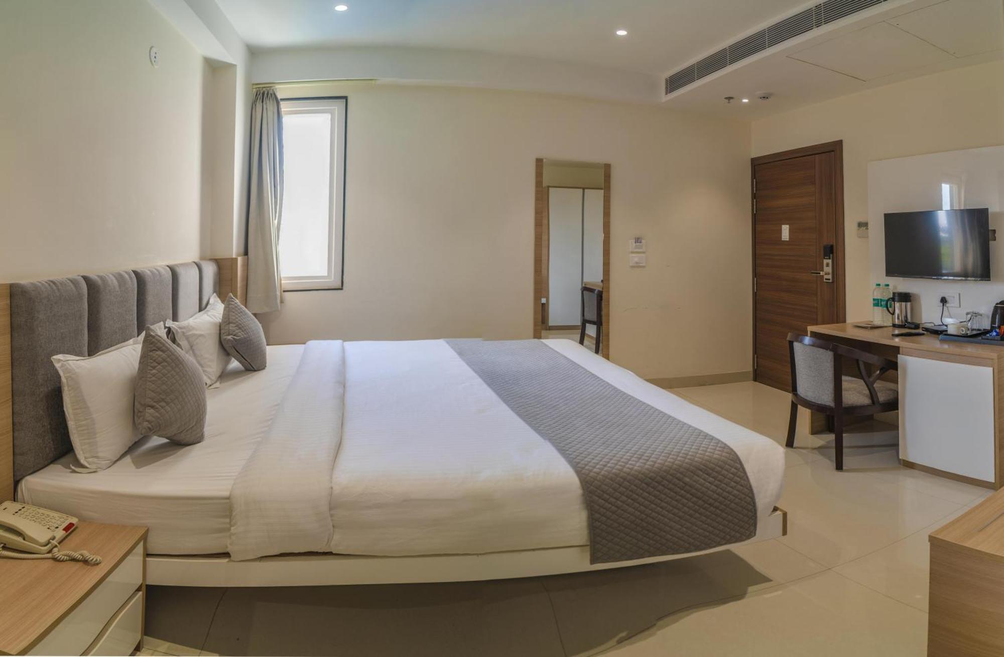 The Mangal View Residency - A Luxury Boutique Business Hotel อุเดเปอร์ ภายนอก รูปภาพ
